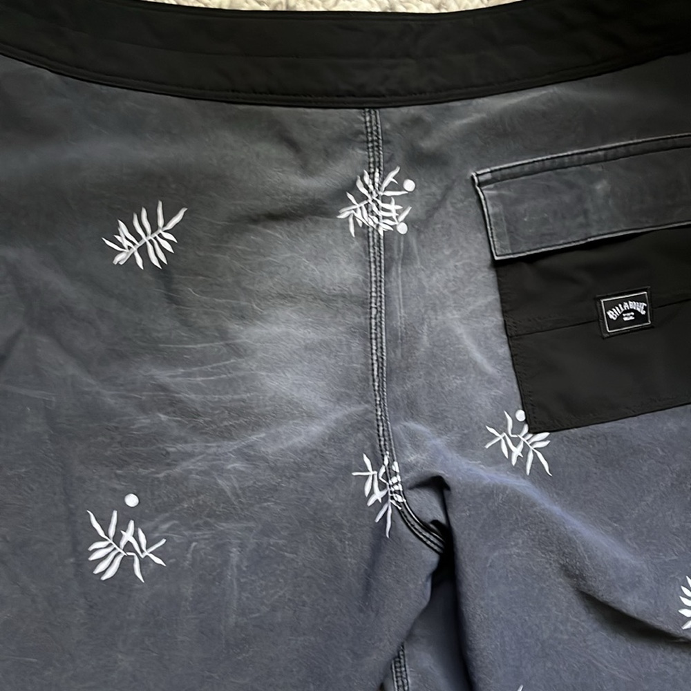 Billabong Men's Swim Shorts - Picture 7 of 10